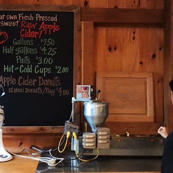 Devon Point Farm - Fresh hot Apple cider donuts. - Farmers Market Near Me - North Stonington, Connecticut