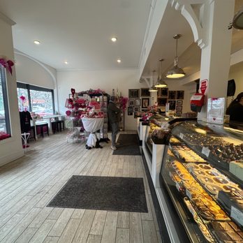 Simma's Bakery - interior - Bakeries Near Me - Wauwatosa, Wisconsin