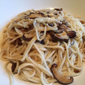 Yard House - My garlic noodle with no green onion - New American Near Me - Honolulu, Hawaii Yard House - My garlic noodle with no green onion - New American Near Me - Honolulu, Hawaii