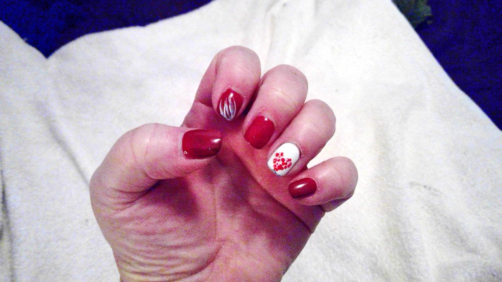 Lily's Salon Hair & Nails Logo