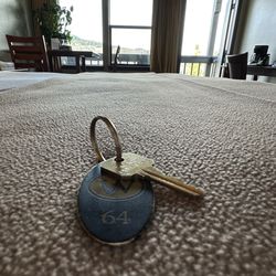 Westcliff Lodge - King room with old fashioned key.