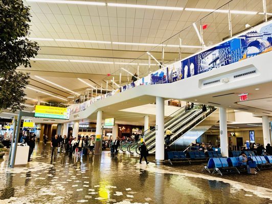 LaGuardia Airport/Terminal B by null