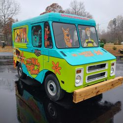 Picking & Grinning - Scooby-Doo Mystery Machine at Picking & Grinning in Montross, Va