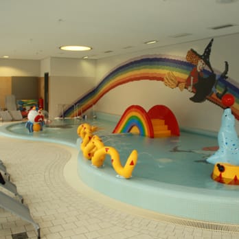 Bodetal Therme - Kinderbecken, hinten rechts der Babywickelraum - Saunas Near Me - Thale, ST