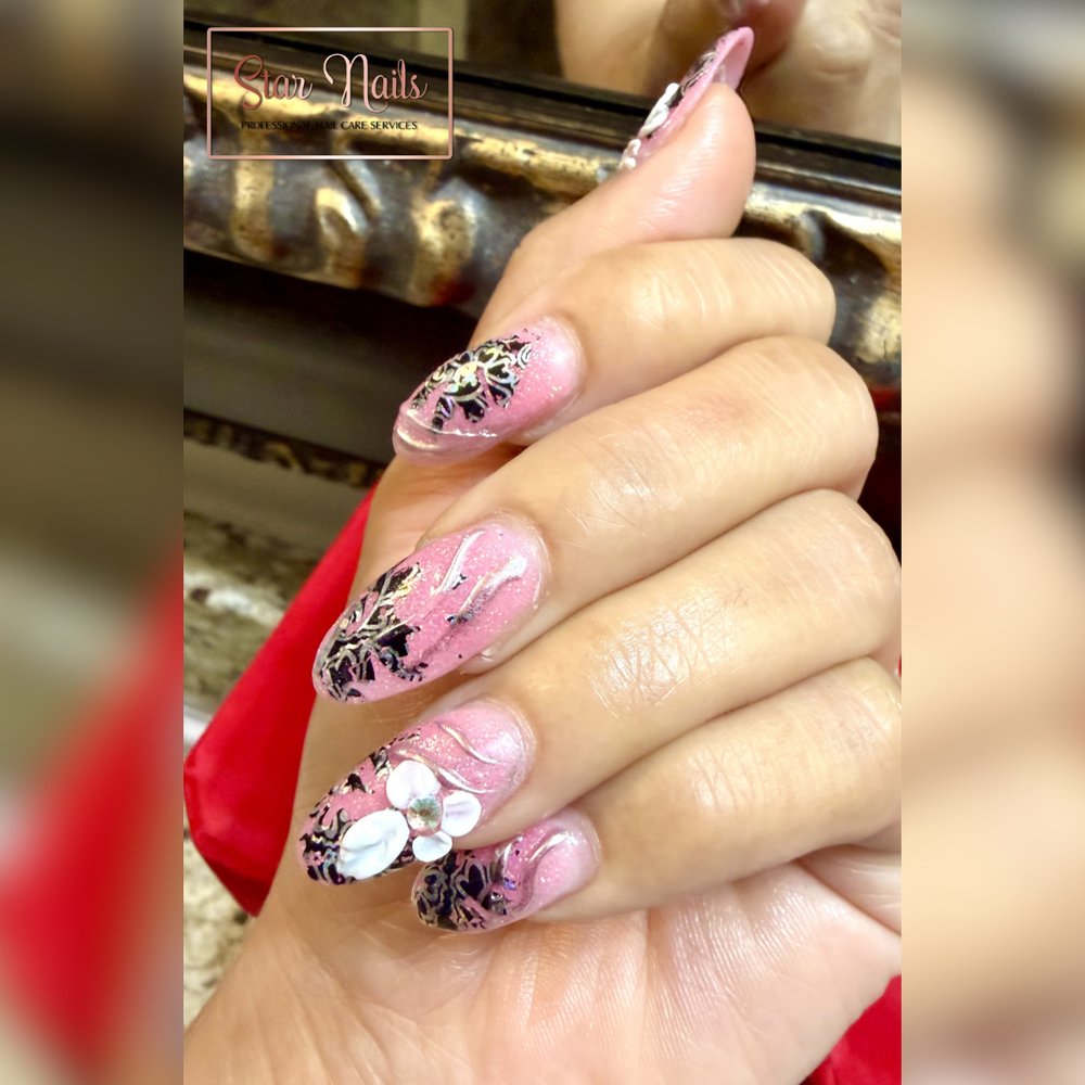 Star Nails Logo