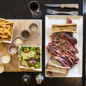 Le Café des Arts - La côte de bœuf de Galice (1kg), os à moelle, frites maison, salade et grand choix d'assaisonnements © GD Photos - Brasseries Near Me - Bordeaux, 33 Le Café des Arts - La côte de bœuf de Galice (1kg), os à moelle, frites maison, salade et grand choix d'assaisonnements © GD Photos - Brasseries Near Me - Bordeaux, 33