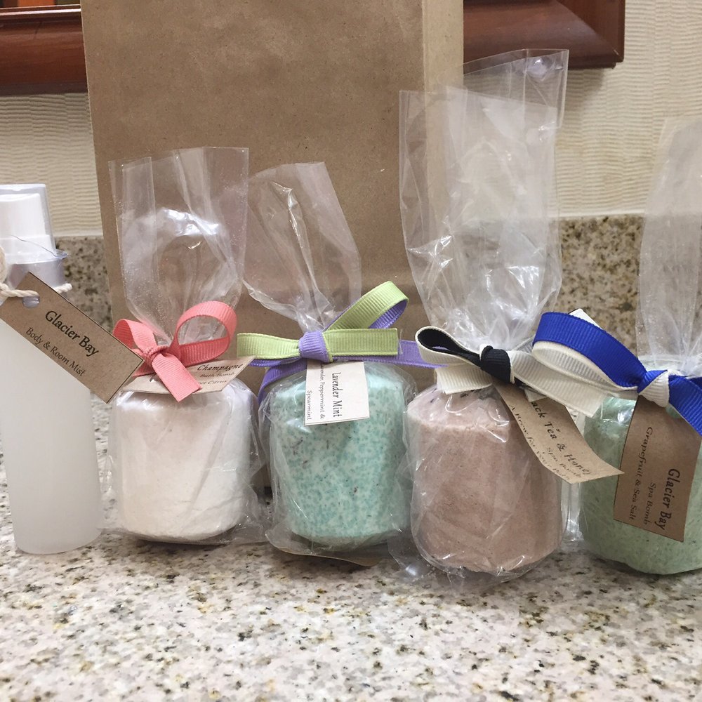 Bath bombs and a room spray. Bath bombs and a room spray.