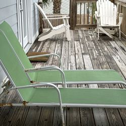 Emerald Coast Vacation Rentals - Terrible condition of outdoor furniture