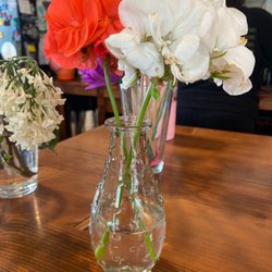 Cafecito Bonito - Fresh flowers smell great!