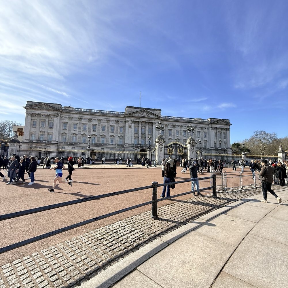 Buckingham Palace - Landmarks & Historical Buildings Near Me - London, XGL