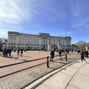 Buckingham Palace - Landmarks & Historical Buildings Near Me - London, XGL