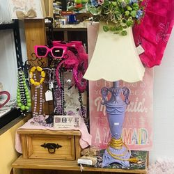 Mo Stuff Thrift Store & More - Area at the Thrift shop little stuff for home decor