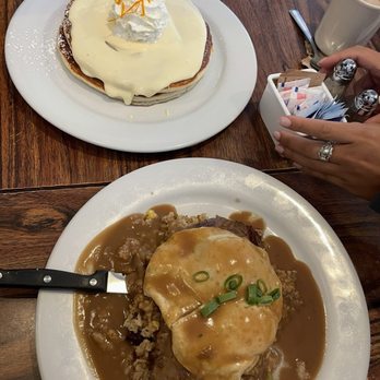 Moke's Bread & Breakfast - Loco Moco & Lili koi Pancakes - Breakfast & Brunch Near Me - Kailua, Hawaii