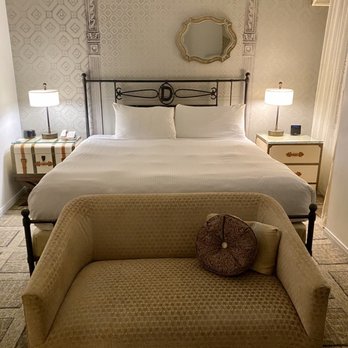 The Driskill - King room - Hotels Near Me - Austin, Texas The Driskill - King room - Hotels Near Me - Austin, Texas