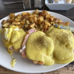 John's Family Restaurant - Eggs Benedict.