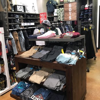 Tillys - Men's Clothing Near Me - Virginia Beach, Virginia