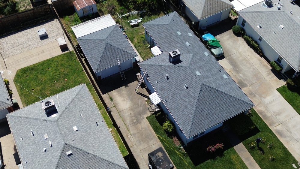 Slide of Gomez Diaz Roofing