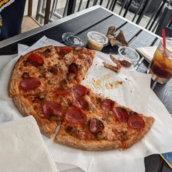 Chino Hills Brewing Company - Pepperoni & sausage pizza