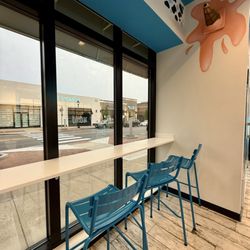 Holy Cow Ice Cream Cafe - Inside