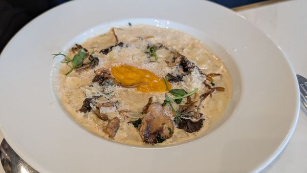 Brasserie du Louvre by null