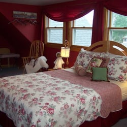 Clark Point Inn - Madison Marie Honeymoon Suite