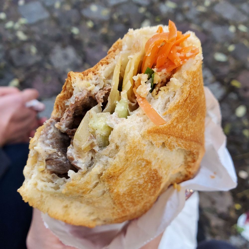 Khua Nong Mai - Inside the beef banh mi - Pan Asian Near Me - Paris, 01