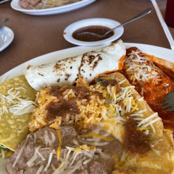 El Faro - The combo plate with a chile relleño and green chile meat burrito. - Mexican Near Me - Truth or Consequences, New Mexico El Faro - The combo plate with a chile relleño and green chile meat burrito. - Mexican Near Me - Truth or Consequences, New Mexico