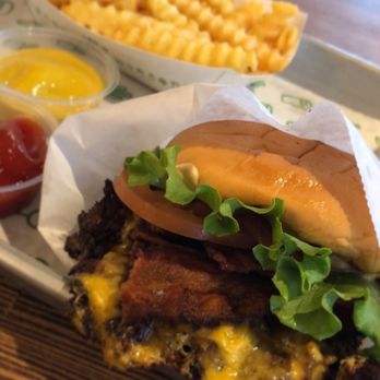 Shake Shack Central West End - Ice Cream & Frozen Yogurt Near Me - St. Louis, Missouri