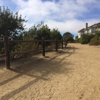 Badlands Park - Structured walking path leading to stairs and outlook point (to the left from trailhead) - Parks Near Me - Laguna Niguel, California Badlands Park - Structured walking path leading to stairs and outlook point (to the left from trailhead) - Parks Near Me - Laguna Niguel, California