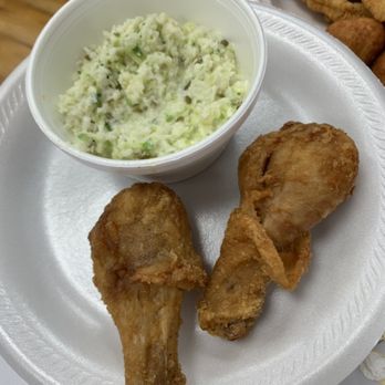 Diggidees - a plate of fried chicken and a bowl of coleslaw - American Near Me - Valdosta, Georgia Diggidees - a plate of fried chicken and a bowl of coleslaw - American Near Me - Valdosta, Georgia