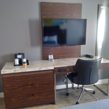 Inn At Rockaway - Desk area with TV - Hotels Near Me - Pacifica, California
