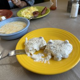 1/2 order biscuits & gravy with bowl of grits