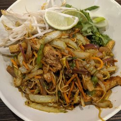Wok Box - Hong Kong spice chick'n on hokkein noodles - sumo