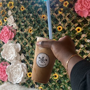 Bread & Bubble Tea - Flower Wall + Vietnamese Coffee - Bubble Tea Near Me - Lawrenceville, Georgia
