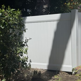 Top Notch Vinyl Fencing - Fence around pool equipment - Fences & Gates Near Me - Sun Valley, California