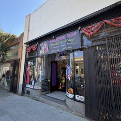 D Monster Shop - the entrance