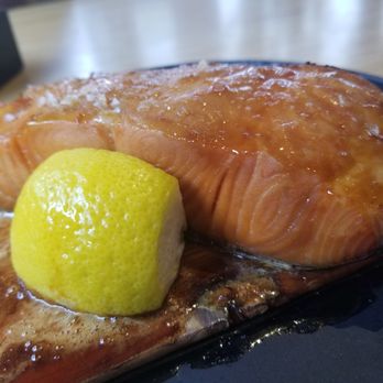 Takibi - cedar plank salmon "hearth" entrée with lemon on the side - Ramen Near Me - Portland, Oregon