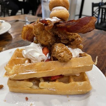 Maple Leaf Diner - American Near Me - Dallas, Texas