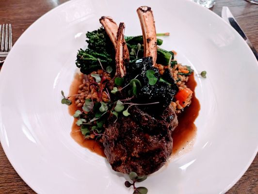 350 Main Brasserie by null