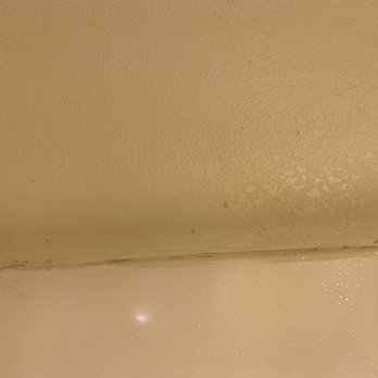 Inn at the Shore - Moldy/cracking caulking - Hotels Near Me - Seaside, Oregon