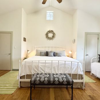 The Rivery Retreat - King comfort in the large spacious bedroom suite w/ hardwood floors and high ceilings. - Vacation Rentals Near Me - Austin, Texas The Rivery Retreat - King comfort in the large spacious bedroom suite w/ hardwood floors and high ceilings. - Vacation Rentals Near Me - Austin, Texas