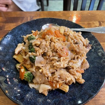 Anchor Bay Thai Kitchen - pad see ew - Thai Near Me - Gualala, California Anchor Bay Thai Kitchen - pad see ew - Thai Near Me - Gualala, California