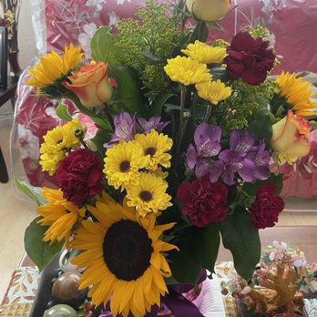 Last Minute Florists - Vase. Such a pretty arrangement! - Florists Near Me - Carson, California Last Minute Florists - Vase. Such a pretty arrangement! - Florists Near Me - Carson, California