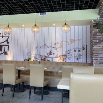 Mango Mango Dessert - Seating area - Desserts Near Me - Brooklyn, New York