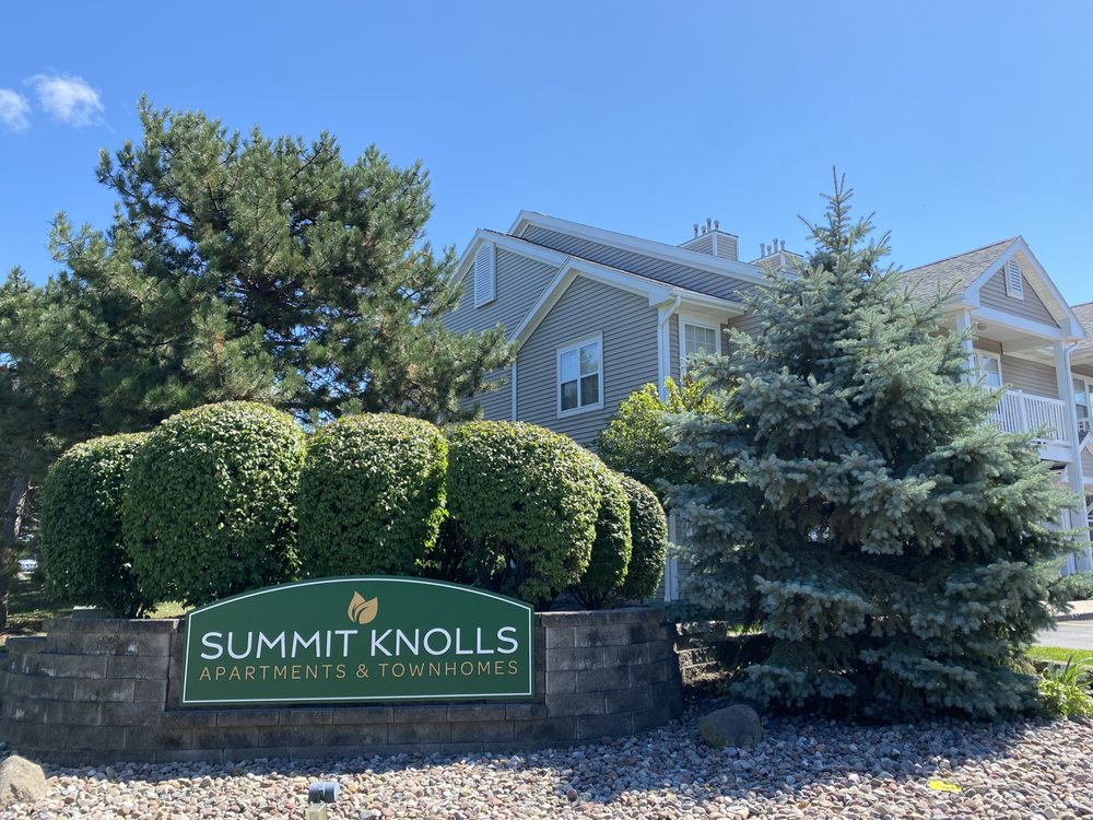 SUMMIT KNOLLS APARTMENTS & TOWNHOMES 15 Photos 1020 Summitville Dr