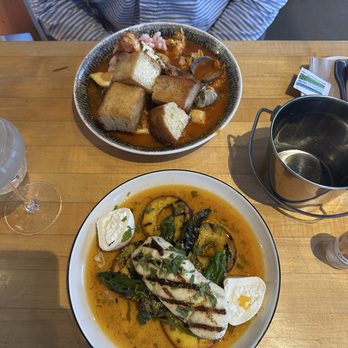 Local Ocean Seafoods - Cioppino fish stew, halibut and peaches - Seafood Markets Near Me - Newport, Oregon