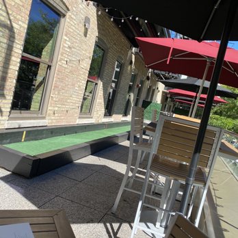 Pinstripes - Outdoor patio - New American Near Me - Chicago, Illinois