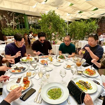 Il Cielo - Brunch in the front patio - Italian Near Me - Beverly Hills, California Il Cielo - Brunch in the front patio - Italian Near Me - Beverly Hills, California