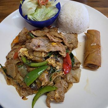 Narong's Thai Kitchen - Beef Drunken Noodles, Spice Level 6, Lunch Special - Thai Near Me - Las Vegas, Nevada Narong's Thai Kitchen - Beef Drunken Noodles, Spice Level 6, Lunch Special - Thai Near Me - Las Vegas, Nevada