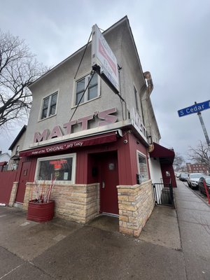 Matt's Bar and Grill by null